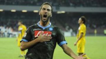 Higuaín marcó el primer gol de la victoria del Nápoles ante el Atalanta.