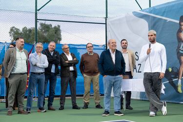 Carlos Alcaraz compartió esta distinción con los chicos y chicas del club, acompañado por el presidente y por su padre.