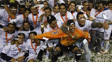 El Ojitos btuvo el bicampeonato en la Copa de Campeones de la CONCACAF al vencer a Chivas en 2007 y al Saprissa en 2008. Con ello, calificó a los Tuzos a la Copa Mundial de Clubes de forma consecutiva, siendo sextos en 2007 y cuartos en 2008.