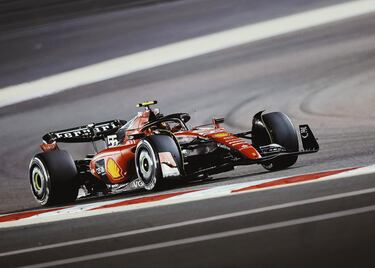 Carlos Sainz durante la carrera de Fórmula 1 del Gran Premio de Bahréin en el circuito de Sakhir.