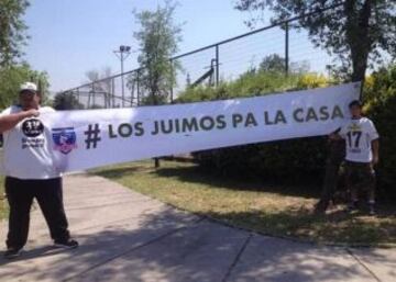 Hinchas de Colo Colo y Universidad de Chile se enfrentaron en las web con los memes.