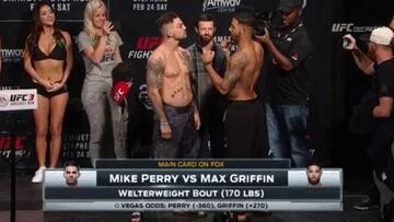 Mike Perry intenta bajarle los pants a Max Griffin