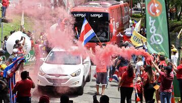 Los costarricenses partieron de su país para ir con todo por el objetivo de meterse nuevamente a una Copa del Mundo. Jugarán ante Nueva Zelanda el 14 de junio.