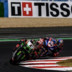 Rea y Razgatlioglu rinden cuentas en Barcelona