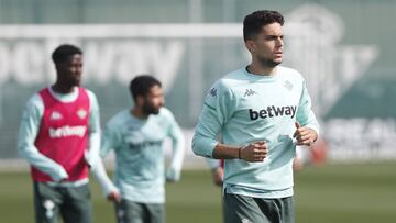 Bartra, en un entrenamiento del Betis.