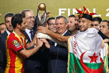 Tunisia's Prime Minister Youssef Chahed presents the trophy to Esperance players after they won the  African Champions League Final