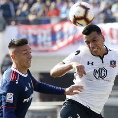 Esteban Paredes abandona el Superclásico por lesión