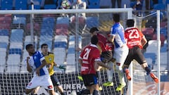 Bruno Romo anota el primer gol de Antofagasta sobre Huachipato.