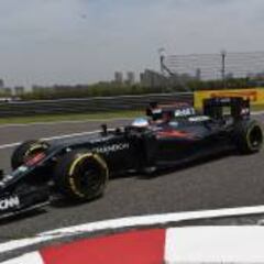 Alonso y Sainz lucharán por un sitio en el Top 10; Raikkonen, 1º