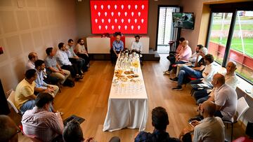 13-09-2022. ENCUENTRO CON PERIODISTAS DE DAVID GUERRA Y GERARDO GARCIA, PRESIDENTE Y DIRECTOR DE GESTIÓN DEPORTIVA DEL SPORTING.