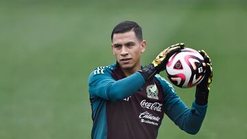MEX1419. CIUDAD DE MÉXICO (MÉXICO), 08/10/2024.- Luis Ángel Malagón de la selección mexicana de fútbol, participa en un entrenamiento previo al amistoso contra Valencia en el Centro de Alto Rendimiento este martes, en Ciudad de México (México). EFE/Sáshenka Gutiérrez