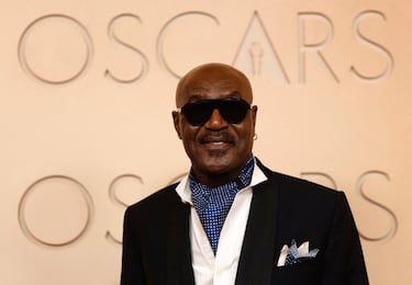 Delroy Lindo posa en la alfombra roja del Dolby Theatre.