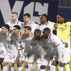 Santiago Giménez lidera el recambio generacional del Milan