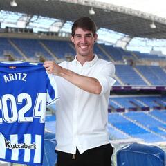 Oficial: Aritz Elustondo renueva hasta 2024