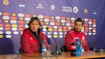 Ricardo Gareca y Claudio Pizarro.