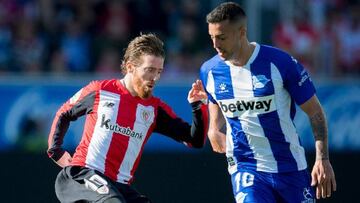Iker Muniain ante el Alavés.