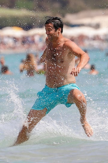 El exentrenador argentino del Real Madrid se encuentra disfrutando de las playas ibicencas en compañía de sus hijos y familia.