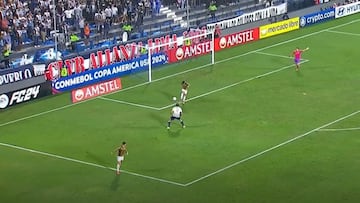 Pavez comete un error brutal y Colo Colo recibe el gol más absurdo del último tiempo