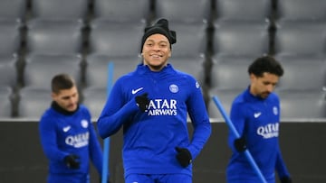 Mbappé, entrenando ayer en el Allianz Arena.