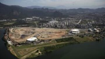 LA GRAN TRANSFORMACI&Oacute;N. Grandes pabellones (con el de gimnasia en el centro) crecen en la zona de Barra que ocup&oacute; el circuito de Jacarepagu&aacute;. La imagen es de ayer.
 