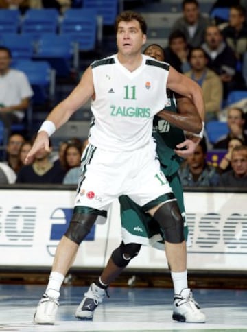 El Zalgiris fue su primer equipo, de 1981 a 1989. Regresó hasta dos veces, en 2001-2002 (no jugó) y finalmente en 2003 hasta 2004, año de su retirada definitiva.

 