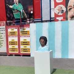 El COTIF rinde homenaje a Maradona con una estatua, camiseta y fotografía