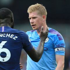 Tottenham, con Davinson, empata frente al Manchester City