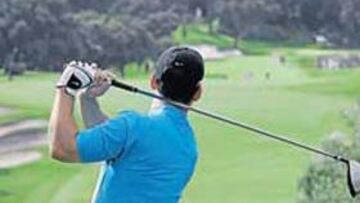 <b>PANORÁMICA. </b>Paul Casey, que acabó con +5, sigue la bola tras un golpe en la primera jornada.