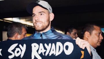 Vincent Janssen en su llegada a México.