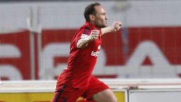 Osasuna empata con uno menos y escapa del descenso