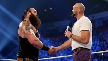 Braun Strowman y Tyson Fury se dan la mano en SmackDown.