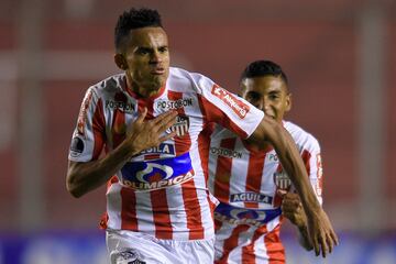 'Lucho' debutó con el conjunto colombiano el 6 de julio del año 2017 en la victoria 0-1 ante Once Caldas en condición de visitante por octavos de final de Copa Colombia 2017. Con Junior ganó una Copa Colombia, un Torneo Finalización, una Superliga de Colombia y un Torneo Apertura.