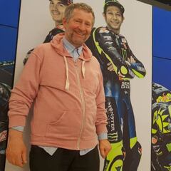 Graziano Rossi ve a su hijo pilotando con 45 años en MotoGP