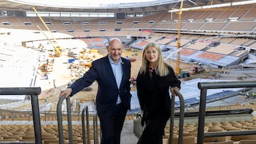 Rafael Louzán acompañado de María Tato.