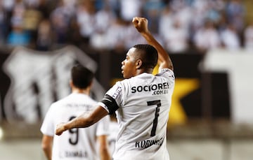 Robinho con la 7 de Santos.