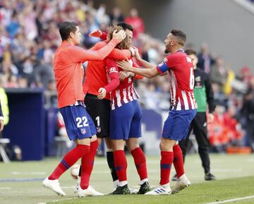 Griezmann celebrando el gol 1-0 con sus compañeros