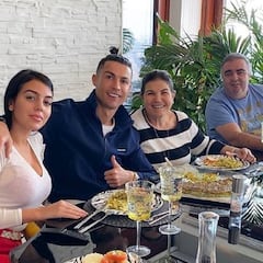 Georgina demuestra la buena relación con su suegra antes de una comida en familia