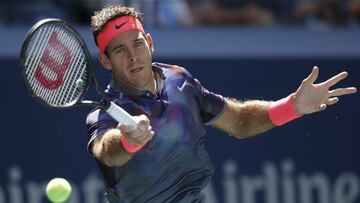 Argentina's Juan Martin del Potro returns the ball to Switzerland's Henri Laaksonen during their 2017 US Open Men's Singles match at the USTA Billie Jean King National Tennis Center in New York on August 30, 2017. / AFP PHOTO / EDUARDO MUNO