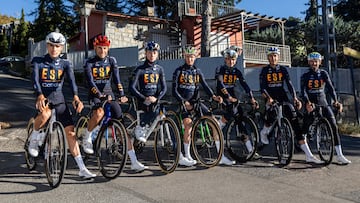 Ayuso, Verona, Adrià, Balderstone, Canal, Soler y Valverde posan para AS en Navacerrada