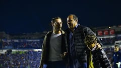 Cuauhtémoc Blanco niega firma a un fan por no querer “dañar su cuerpo”