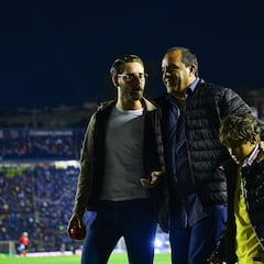 Cuauhtémoc Blanco niega firma a un fan por no querer “dañar su cuerpo”