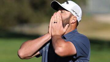 Rahm pone fin a una histórica racha pero supera el corte