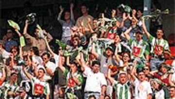 <B>BUENA ACOGIDA</B>. La afición del Córdoba parece volcada.