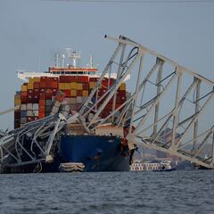 Video shows moment Singapore cargo ship lost power