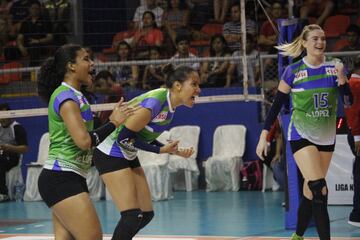 De la mano de la norteamericana Taylor Sandbothe, Sise derrotó 3 a 1 a Túpac Amaru con parciales 25-20,27-25,20-25,26-24 en una hora de juego con 58 minutos. El partido se disputó en el coliseo Manuel Bonilla de Miraflores.