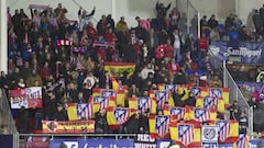 Photo Gallery: Eibar and Atlético Madrid in the rain at Ipurua