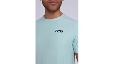 Esta camiseta técnica para hacer deporte absorbe el sudor y se seca sin que te des cuenta