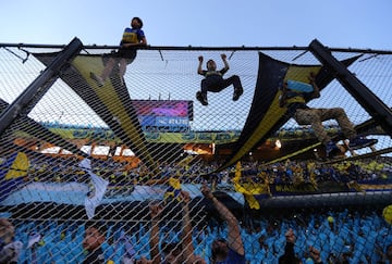 River-Boca: intense atmosphere of 'El Superclásico' captured