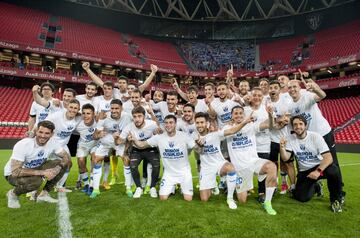 La primera vez que el Leganés saboreó el placer de mantenerse en Primera División lo consiguió allende su territorio. El 14 de mayo de 2017, en la penúltima jornada de aquella campaña 16-17 los de Garitano visitaron San Mamés. Estadio complicado. Escenario magnífico para la gesta. Tras el 1-0 de Aduriz los madrileños parecían condenados. La salvación parecía que tendría que aguardar a Butarque. Entonces Gabriel pasó un balón picado a Szymanowski y éste, de cabeza, marcó el 1-1. Champagne y un par de paradas épicas después, hicieron el resto. Los blanquiazules se mantuvieron entre los mejores gracias a ese empate en un espacio único. La Catedral bendijo su permanencia.