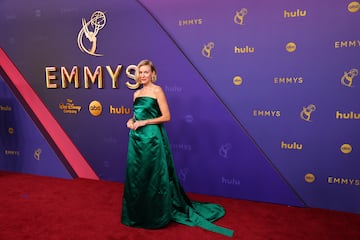 Naomi Watts durante la alfombra roja de los premios Emmys 2024 celebrados en el teatro Peacock de Los Ángeles.